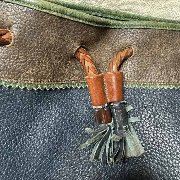 Dooney & Bourke Vintage Navy Pebbled Leather Teton Bucket Drawstring Bag - Picture 5 of 16